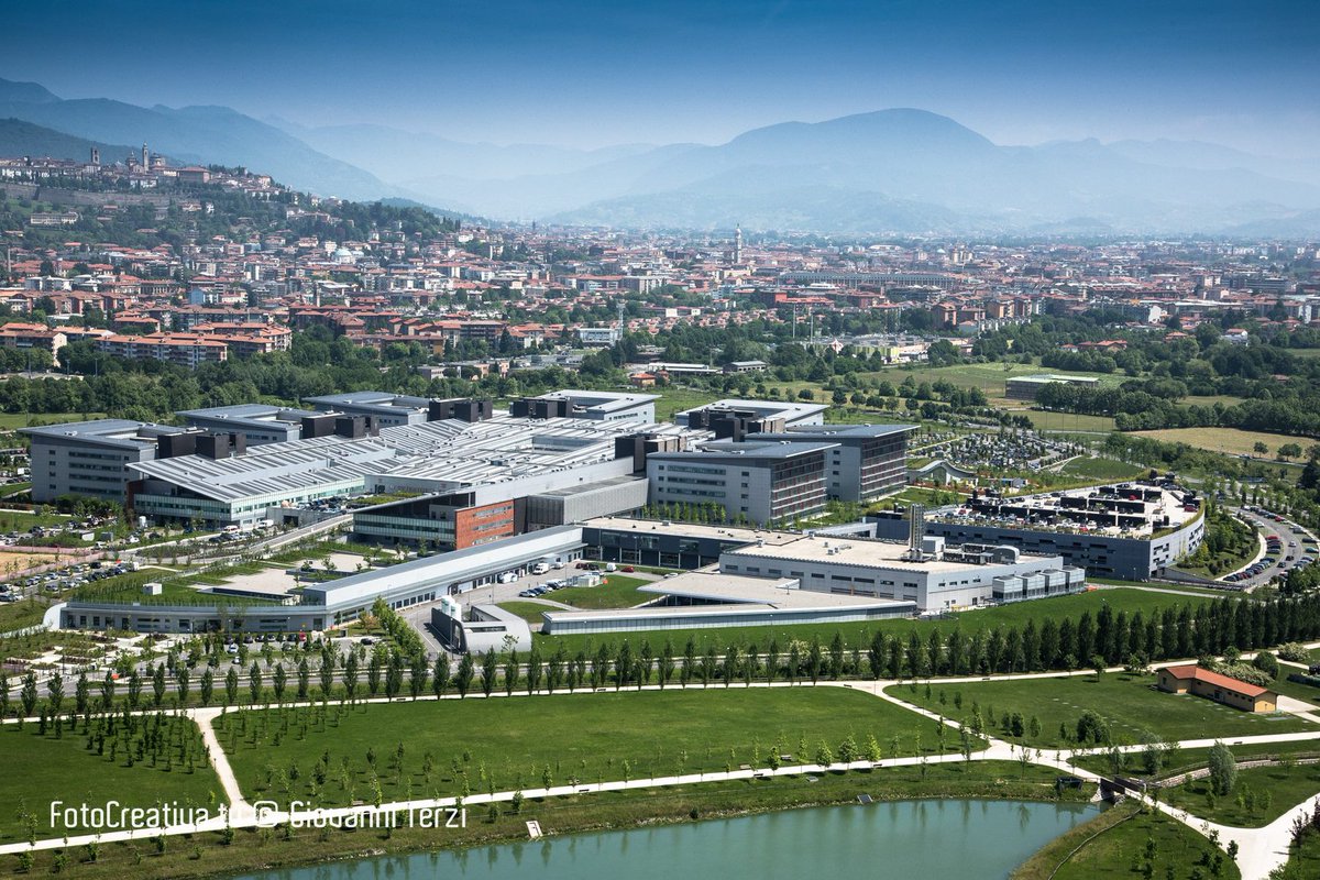 Perché gli ioni carbonio hanno una grande precisione “balistica” contro le cellule del #cancro? Ne parla oggi Francesca Valvo, direttore medico del CNAO, all’Ospedale Papa Giovanni XXIII di #Bergamo #adroterapia