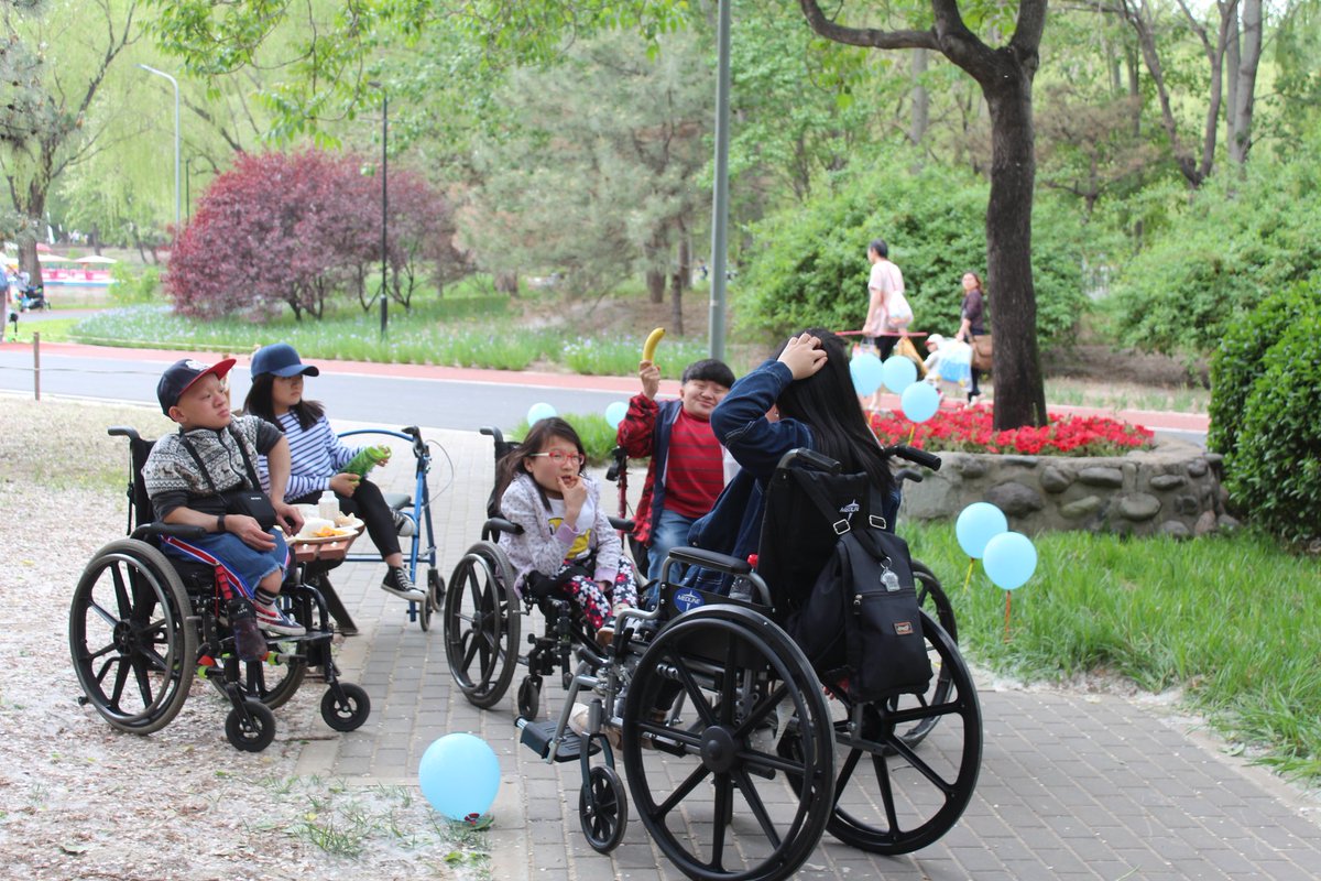 agapeflh's tweet photo. The kids @agapeflh had a great day yesterday at the park in Beijing.
#NationalPicnicDay #Beijing #OI #osteogenesisimperfecta #orphancare #FosterCare #orphans #AGAPE https://t.co/byx45uPm18