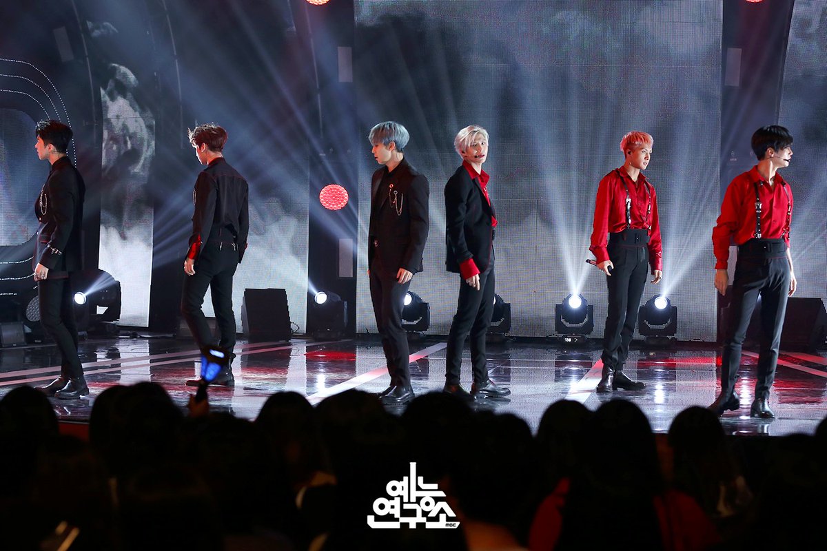 MBC_entertain's tweet photo. 자 현장 포토 선물하고 연구원은 이만 가볼게요!
남금짝들 육빅스 비주얼 널리ㅡ이롭게 알려주세요😍⭐️
📷☞ https://t.co/84vxESgvZF
180428 #쇼음악중심 #음중 #빅스 #VIXX #향 @RealVIXX https://t.co/Na1cNXQBqG