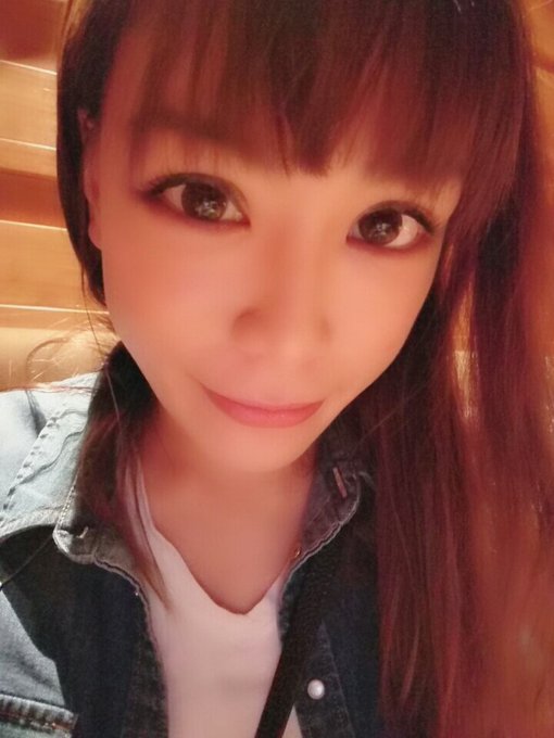 いまから安室ちゃんのライブ♡ 今日な東京ドーム初日。6日も来るけど、今日の座席は結構前の方だけど端っこの方なんだよね～ でも、相当前の方なのー！テンションあがるー♡ https://t.co/qTF8<a href="/tag/%E6%96%B0%E3%81%97%E3%81%84%E3%83%97%E3%83%AD%E3%83%95%E3%82%A3%E3%83%BC%E3%83%AB%E7%94%BB%E5%83%8F"class="tags"><span>#新しいプロフィール画像</span></a>