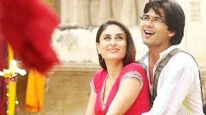 Abhinimmo007's tweet photo. @magicfmmumbai @KareenaOnline @shahidkapoor Ans3) Jab We Met #MagicWednesday #playtowindlsu
@sassyAnokhi @AnitaYa05853817 @Ramprasad43 @AdityGrg https://t.co/Y8yOcc8Oez