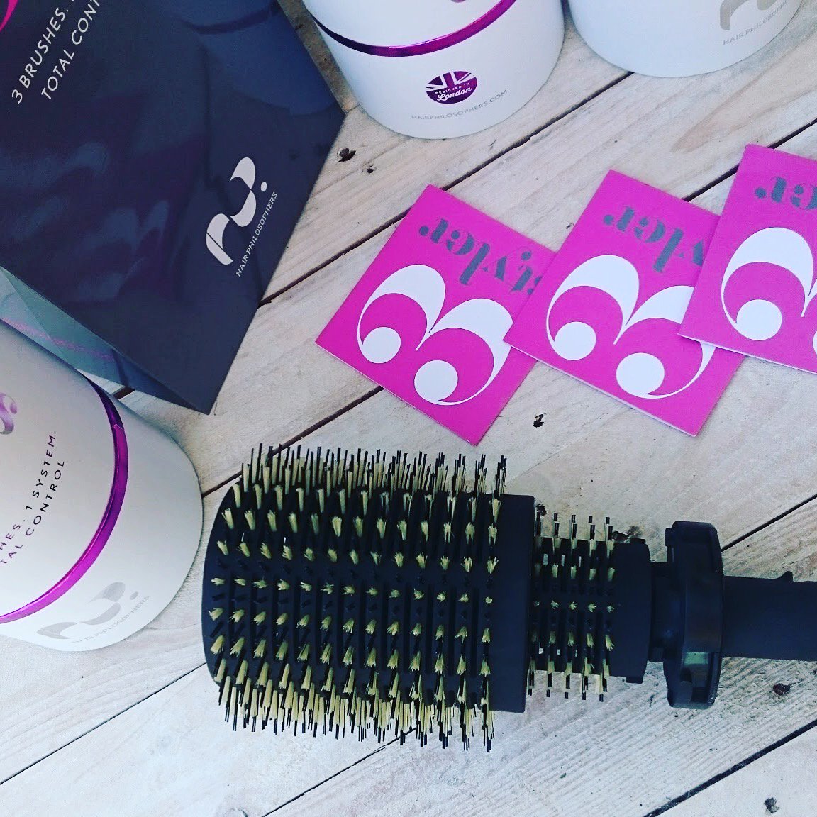 Got broken hair from over straightening? Give your hair some TLC and blowdry instead with #3styler 3 in 1 boar bristle brush 💕💕