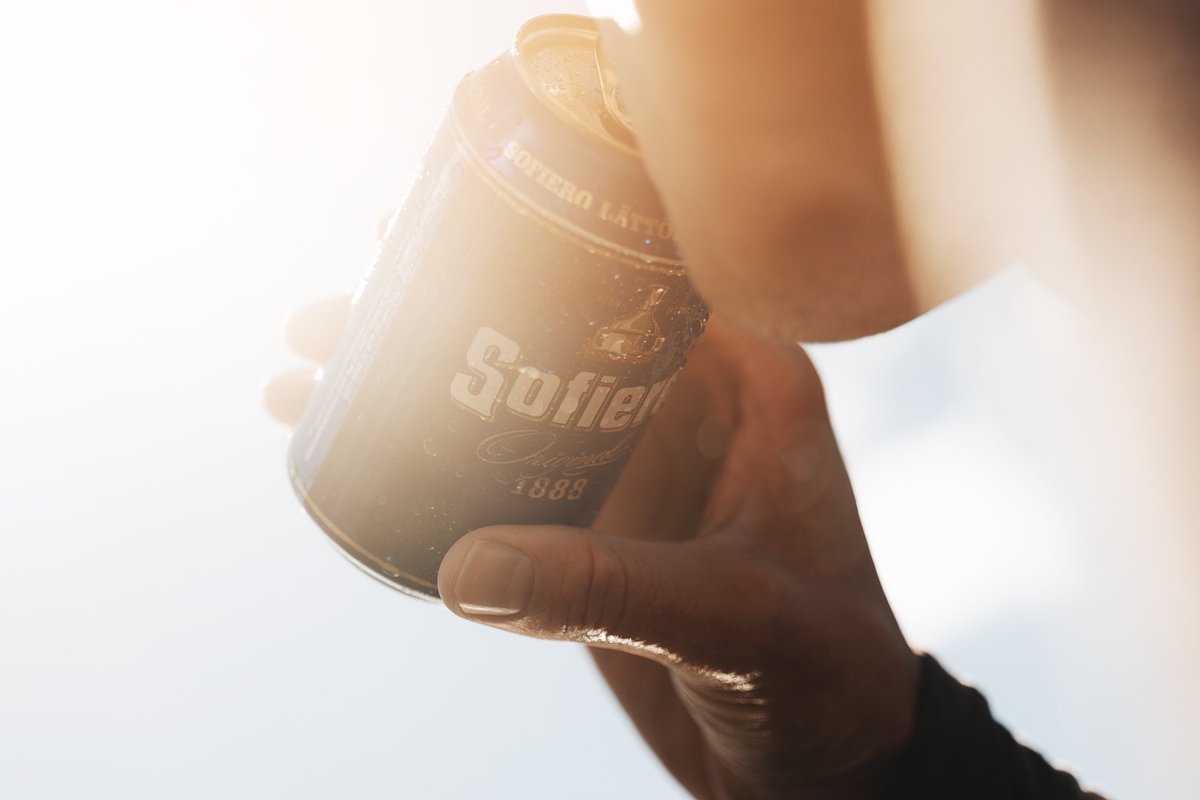sofierobeer's tweet photo. Maj är ändå en bra månad. Några goa röda dagar, oftast bra väder och så avslutas den med mors dag sista helgen. Och Elitloppet med @goopbjorn och @GoopFanClub förstås. Hästigt värre så skål för MAJ! [#klass1 med mera] https://t.co/moWvr0TTaj