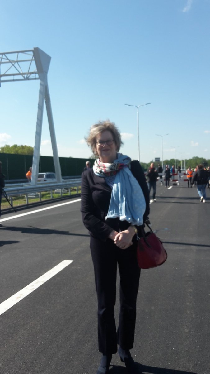 petraborsboom's tweet photo. #n18 @provgelderland we zijn een prachtige weg rijker. " goed voor de leefbaarheid en zal zeker zorgen voor economische aantrekkingskracht" aldus gedeputeerde #Connybieze https://t.co/iRzsmJttic