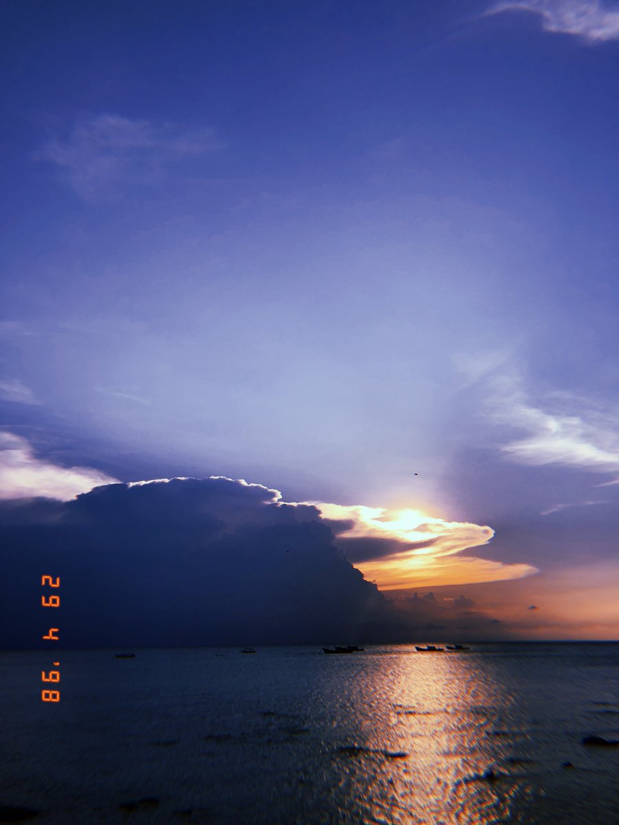 syakirah_LOL's tweet photo. Lets take some chill time while coffee-ing by reading my simple and short blog post during my recent dive trip in Tioman Island, Pahang #divetioman #tiomanbest #pulautioman #tiomanisland #bayudivecenter #videoiscoming https://t.co/rKI0MWi3B4 https://t.co/bE4JsugFui