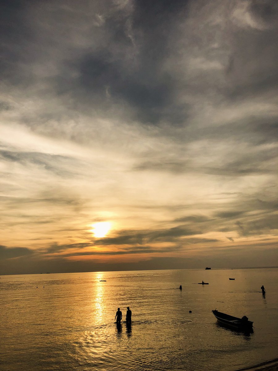 syakirah_LOL's tweet photo. Lets take some chill time while coffee-ing by reading my simple and short blog post during my recent dive trip in Tioman Island, Pahang #divetioman #tiomanbest #pulautioman #tiomanisland #bayudivecenter #videoiscoming https://t.co/rKI0MWi3B4 https://t.co/bE4JsugFui