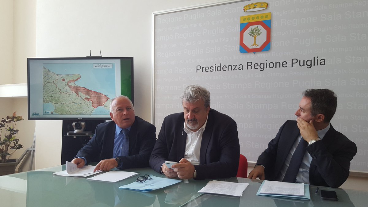 DiGioiaLeonardo's tweet photo. L'#ArifPuglia ha razionalizzato le risorse ma non diminuito servizi. Un dato di merito di questa Amministrazione regionale. La riorganizzazione deve garantire livelli occupazionali e lavoro buono. Oggi in conf stampa con @micheleemiliano e direttore @ArifPuglia https://t.co/KZm3PDdQa0