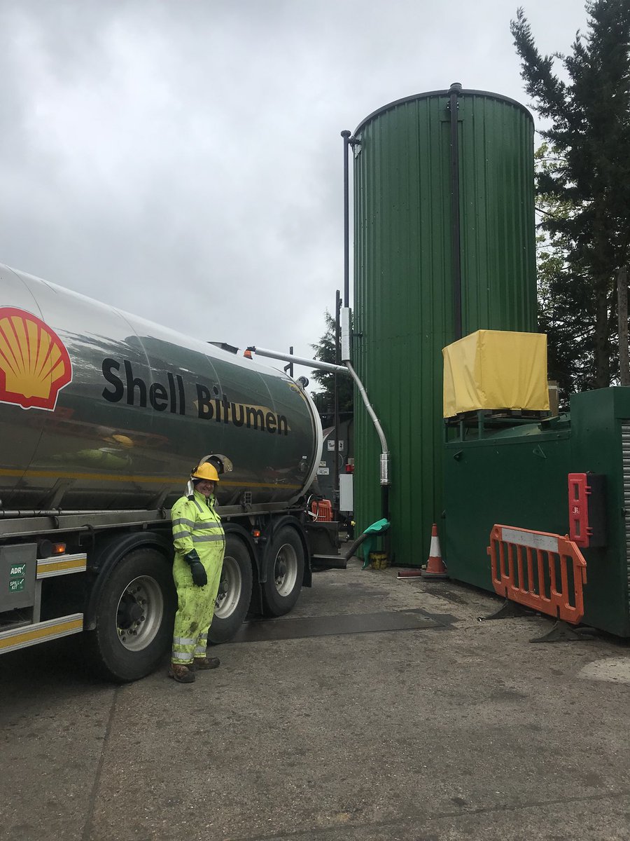 FCL_Kelvedon's tweet photo. New tank being filled @Shell ready for the busy weeks ahead #shellbitumen https://t.co/dnEk1K1y2J