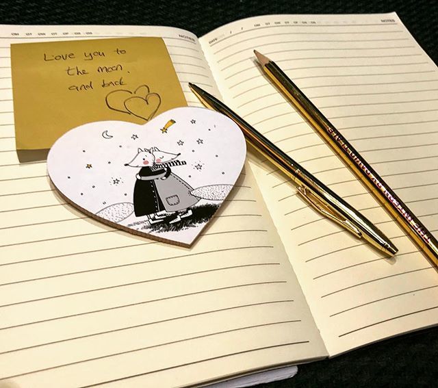 karentoittoit's tweet photo. โLove you to the moon and backโ
#AnniversaryNote
#BlogPostAlert
#momagain40
#WeAreStillTogetherAndHavingFun
#DavidTlaleStationery
#DavidTlaleMemoSet
#CNAStationery
#DavidTlaleTheIntern
#TheIntern https://t.co/NyiGDoIQOG https://t.co/1JM9ud1rSu