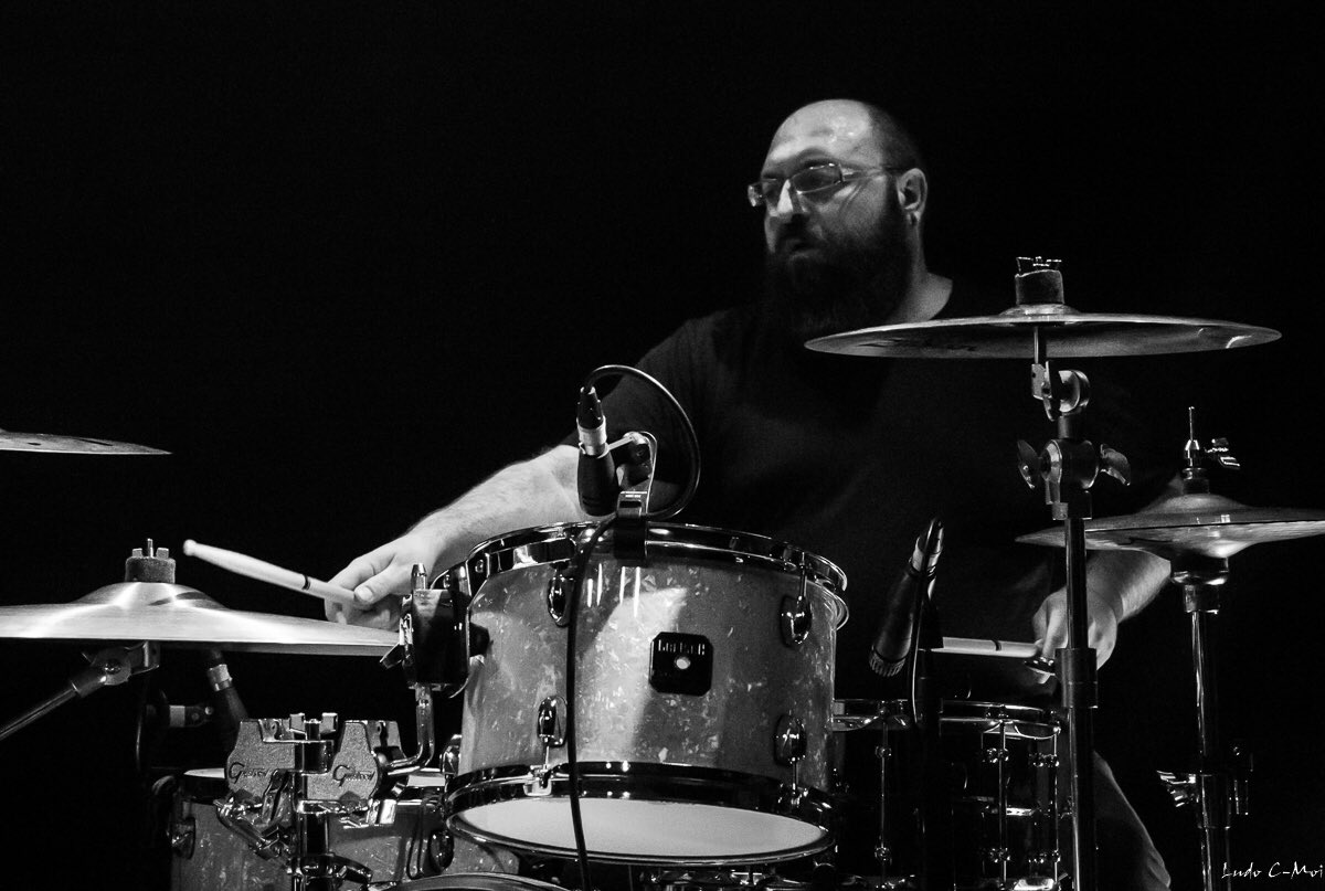 musicMDP's tweet photo. Joyeux anniversaire à notre batteur et ami Tony ! Grosse bise à toi ! Tu fais pas tes 60 ans vraiment ! @chrisdawriter @JulienMrnt #Beauvais https://t.co/lLhJhY18OC