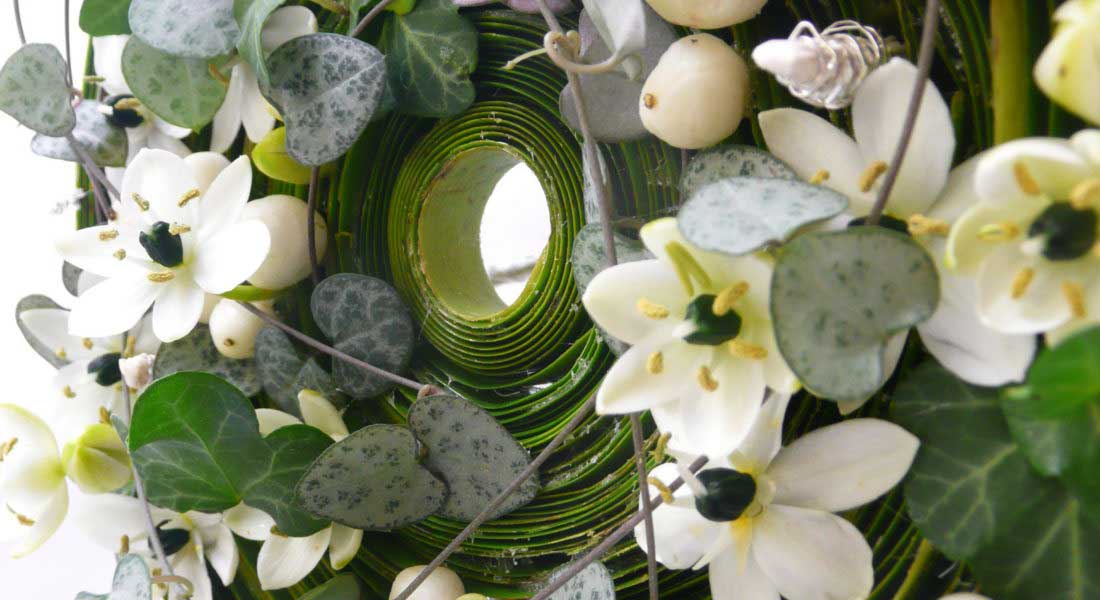 Demo Evening -Tomorrow 7-9pm! A fun evening where we will create 3 seasonal designs to help inspire your designs at home! Designs created will be raffled off at the end of evening
£10 per person
*Refreshments included 
*This is a Demo eve only so no materials provided or required