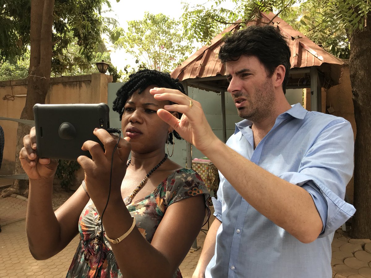 y_jus's tweet photo. Jour 3 à la formation #MoJo: focus sur le son. Astuces, accessoires et conseils, mis en pratique avec notre formateur @MartineauSeb https://t.co/VJu1zTlehI