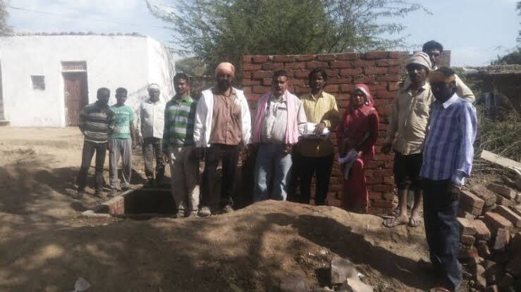 दिनांक 25 . 4. 2018 को ग्राम सभा  कंझारी में शौचालय निर्माण की प्रगति के फोटोग्राफ उपरोक्तानुसार प्रेषित हैं । मनोज कुमार *आर्य* अधिशासी अभियंता  जल संस्थान उरई as a Nodal officer for Rampura Abhiyan. @sbmgup <a href="/swachhbharat/">Swachh Bharat Mission - Grameen</a> <a href="/SwachhJalaun/">Apna Swachh Jalaun</a> <a href="/tatatrusts/">Tata Trusts</a> #ZSBPUP