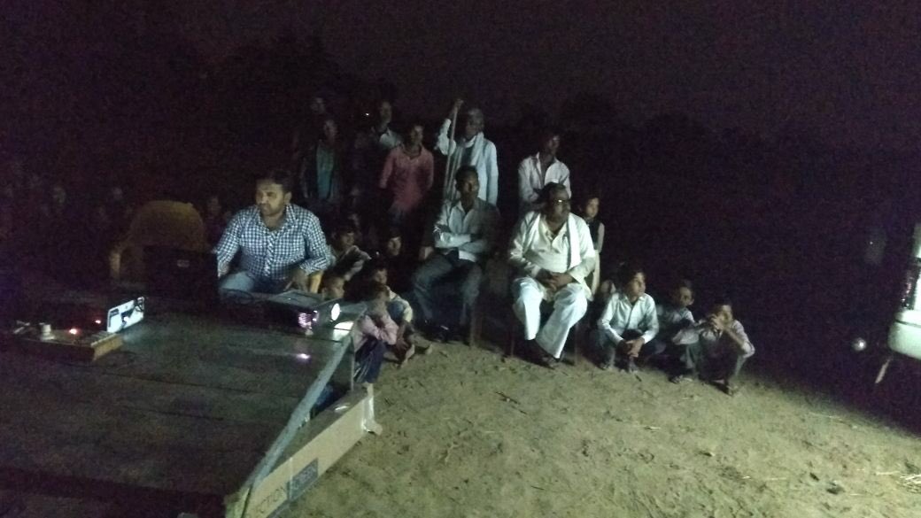 Projector se gramino ko Sauchalay ki upyogita btayi gyi, mission Rampura k antargat. <a href="/swachhbharat/">Swachh Bharat Mission - Grameen</a> <a href="/tatatrusts/">Tata Trusts</a> <a href="/SwachhJalaun/">Apna Swachh Jalaun</a> @sbmgup #ZSBPUP