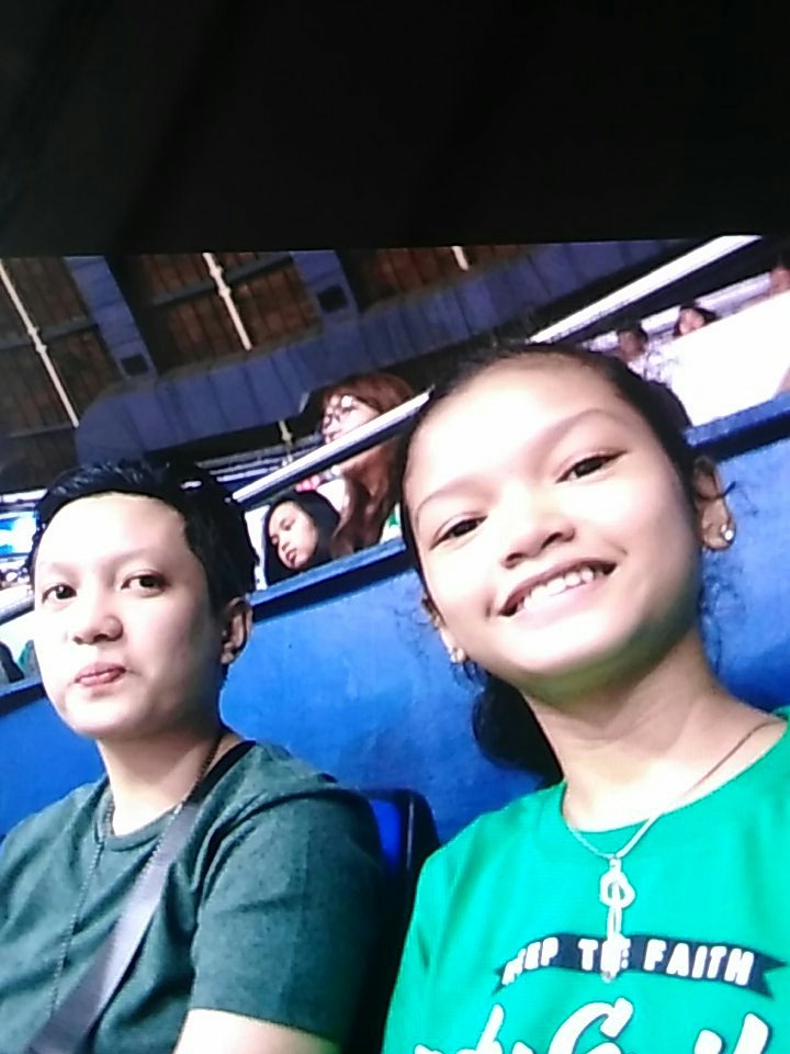 mjvhone23's tweet photo. Enjoy the game My Love😍😘 @vhonejane23 ...1 set nlng😍💪👈💚 #RepeatTheFeatDLSU https://t.co/bDk0xwZXg6