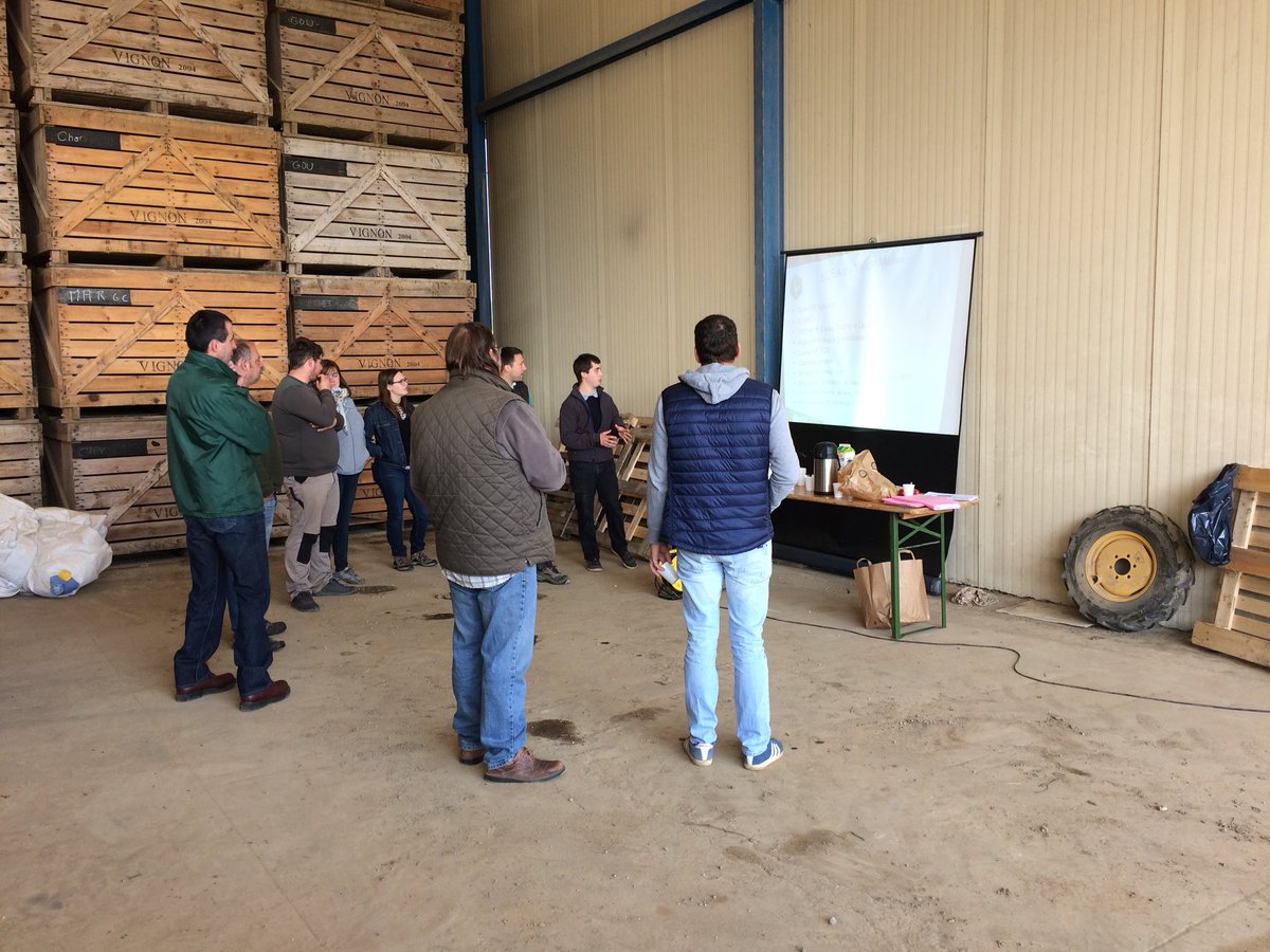BADURAUX_j's tweet photo. ce matin tour de plaine plaine  groupe #ecophyto @agilemc2 @coopEMC2 #produireplusetmieux @Mathias55971 https://t.co/W1Y0izN1WW