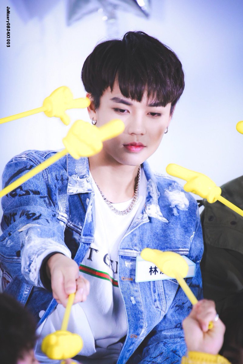 ringdingnong's tweet photo. point at someone who deserves all the good things in this world and must be appreciated and protected at all cost

 answer: https://t.co/gl5A6hqrOG