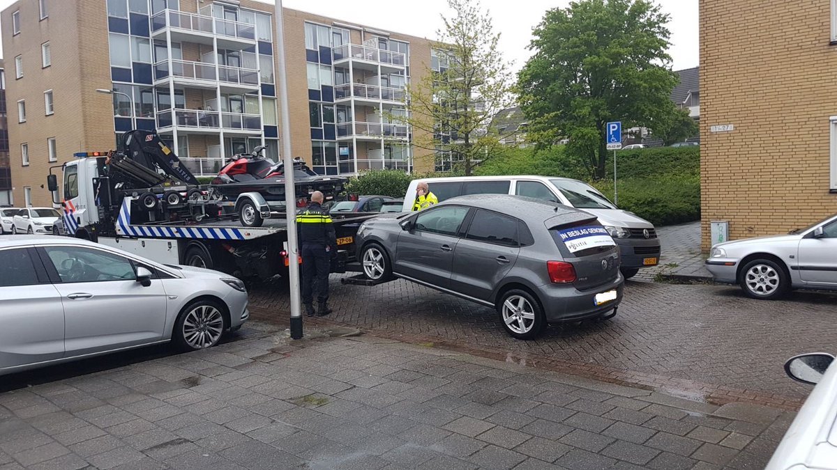 POL_Rotterdam's tweet photo. Twee aanhoudingen en auto’s en boten in beslag genomen bij aanpak georganiseerde hennepteelt: https://t.co/zj9yU5Dvm8  #misdaadloontniet #PolitieEenheidRotterdam #politieopjehielen https://t.co/jVXZL7pjcz