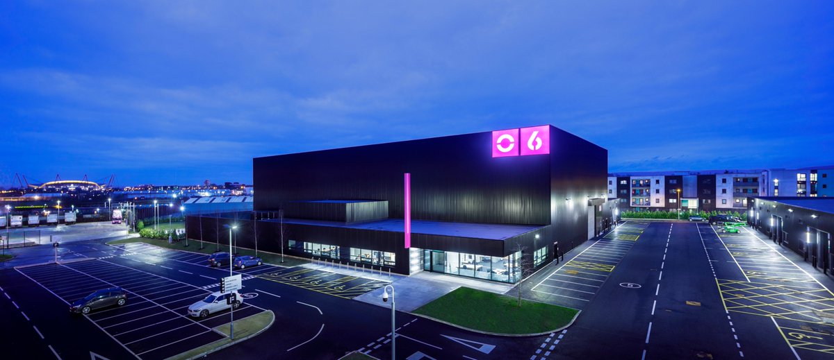 SpaceStudiosMcr's tweet photo. Last Friday evening #SpaceStudiosMcr won Regeneration Project of the Year at the #RICSAwards for increasing aspiration amongst the local community leading to employability - thank you to our partners @VINCI &amp; @turnertownsend 🏆 https://t.co/ylS3u1swmD