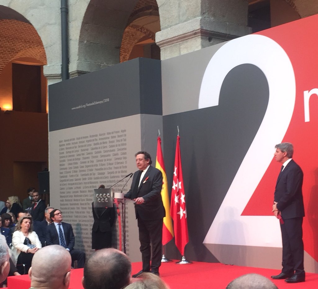 reginaplaniol's tweet photo. Alfonso Ussía, muchísimas felicidades por la Medalla de Oro de la Comunidad de Madrid en la festividad del 2 de Mayo! 👏👏👏 https://t.co/AOTXs8Ouo0