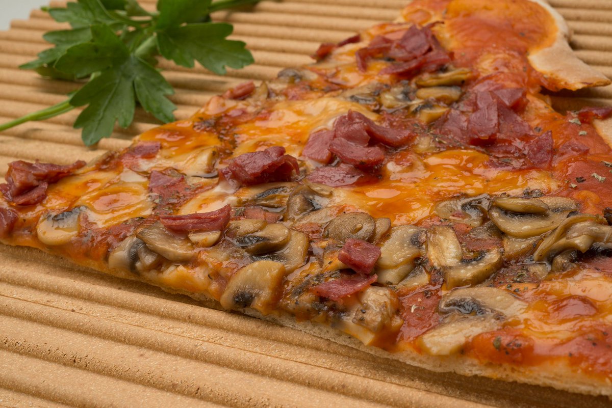 Cocinasabrosa's tweet photo. 🍕¿Sois #pizzadictos? 😎 Hoy os mostramos cómo preparar esta pizza de champiñones y pavo curado. 
➤ https://t.co/vVIIQCS5rY

#ConsejoSabroso:
✍️ Si no tenéis levadura seca, podéis sustituir los 5 gramos por un sobre de 16 g. de levadura química. https://t.co/yPArXV8f1r