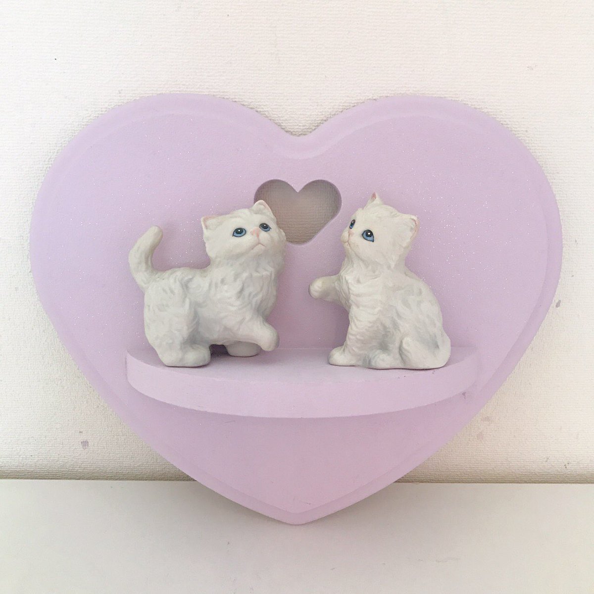 RorettasRoom's tweet photo. Heart wood shelf♡
pinkをたくさんお出し致しました💕

ネコで大きさ等参考になさってください🐈♡ https://t.co/iclcBfq566