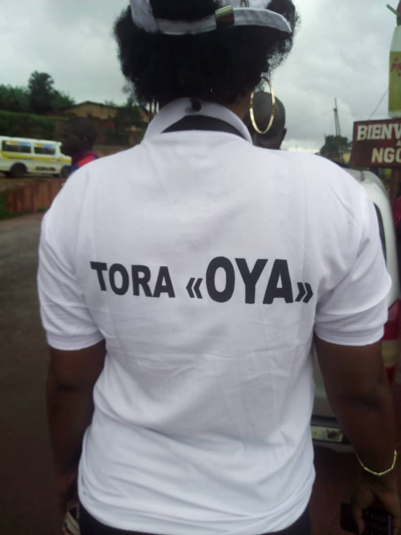 Ikiriho's tweet photo. #Burundi #Refendum2018 Sous un temps maussade, des militants d'Amizero y'Abarundi commencent à se rassembler à la station "Chez Hambari" avec comme mot d'ordre " TORA OYA" (Votez NON) https://t.co/NKtH0X9mQb