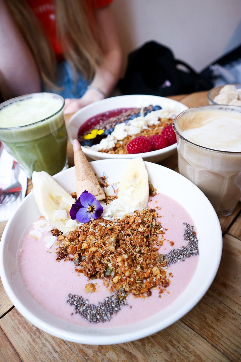 storiesofadvent's tweet photo. Unicorn smoothie bowls, matcha lattes, and tasty treats: Take a look at Amsterdam's prettiest cafe >> https://t.co/di7rwehNTq #BloggerClubUK #amsterdamfoodie #bloggerstribe #wanderlustwednesday https://t.co/21UyfPbYG8