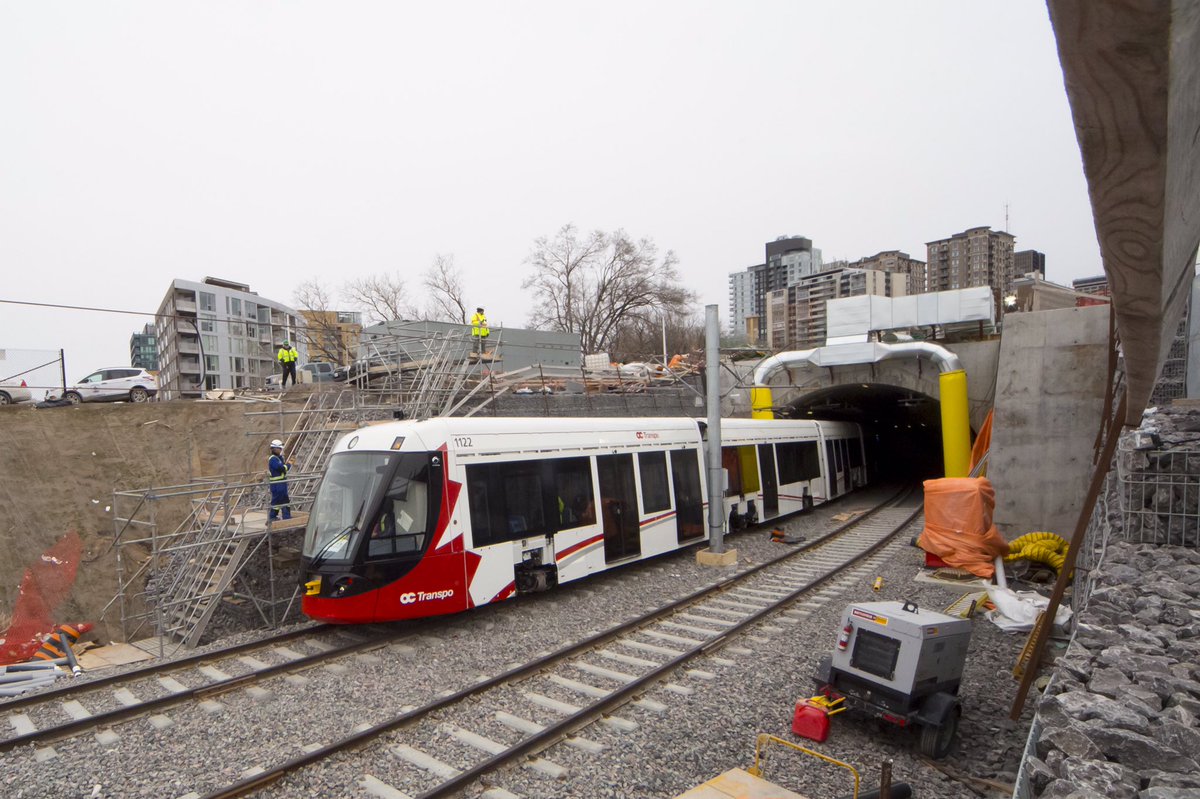 Final section of LRT track to be laid this week  ottawamatters.com/local-news/fin…  #ottnews https://t.co/lrLQdZFf1y