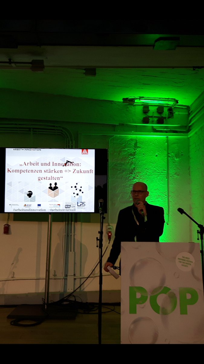 dgb_news's tweet photo. Oli Suchy, DGB-Projekt "Arbeit der Zukunft", eröffnet die Session von #DGB und #Gewerkschaften: „Empower the people – Konkrete Ansätze für die digitale Arbeit der Zukunft“ auf #stageT der #rp18 #rp18_dgb https://t.co/vf6WnWfwrk