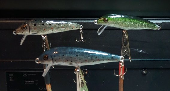 ClickferGorgoso's tweet photo. Gracias a nuestros materiales, (epoxi, pinturas,.......) y la habilidad  de nuestro amigo Carlos, mirad que es capaz de conseguir!! 
 Ahora solo falta probarlos en el agua 🎣😁😆😆 #pesca #pescados #fishing #fish #Ourense #Galicia https://t.co/eWlYffRAU9
