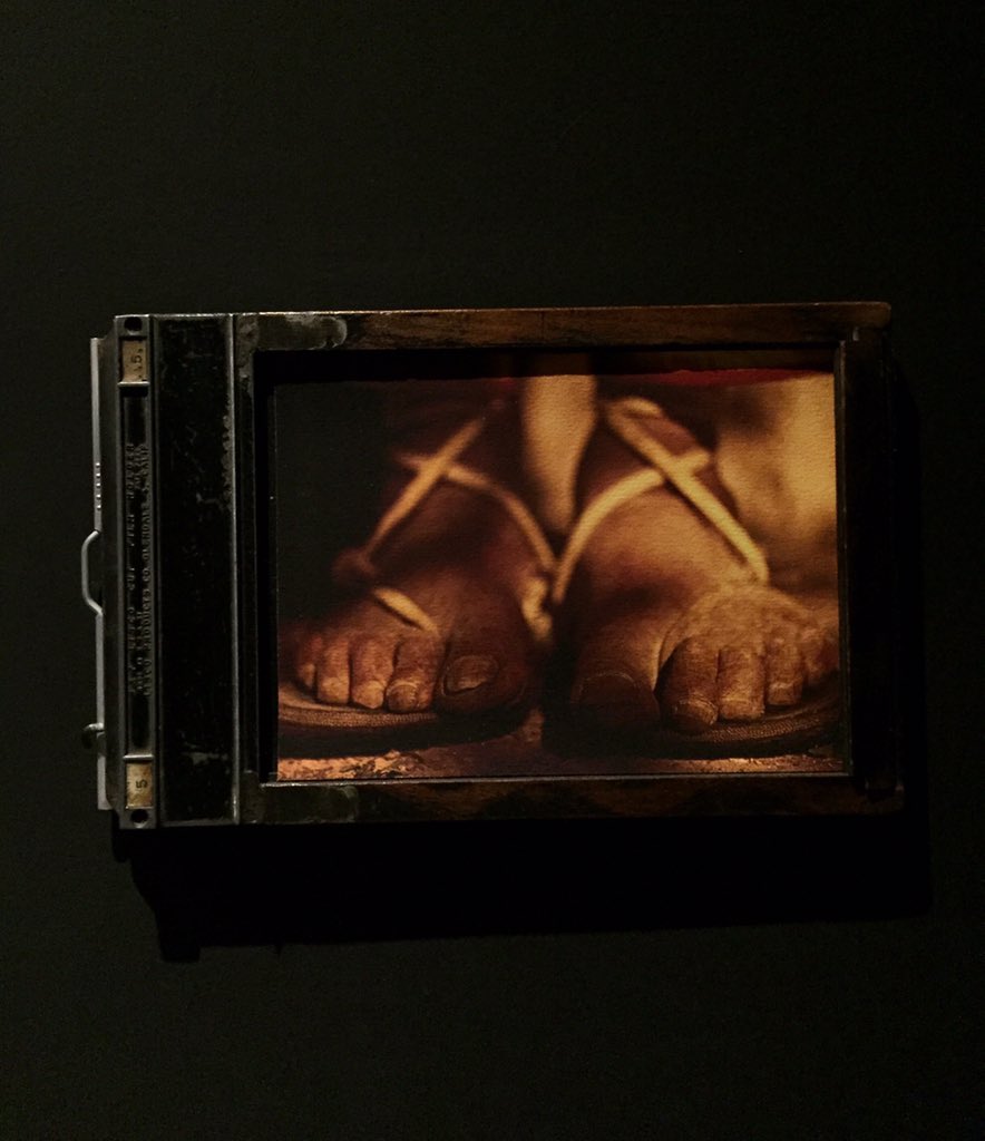 En <a href="/LatitudGallery/">Latitud Gallery</a> hasta los espacios más pequeños tienen vida. - Recuerda confirmar tu asistencia este 18 de mayo en la conferencia de <a href="/csanchezphoto/">Chico Sánchez</a> presentando su nuevo libro "El curso de la vida" Para confirmar: info@latitud.gallery #arte #cdmx #fotografia