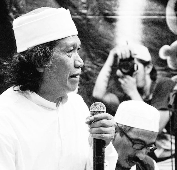 alhamidz_'s tweet image. "..Pendidikan adalah asistensi untuk kembali menemukan dirimu.."  
         (Mbah Nun)

 #Hardiknas2018