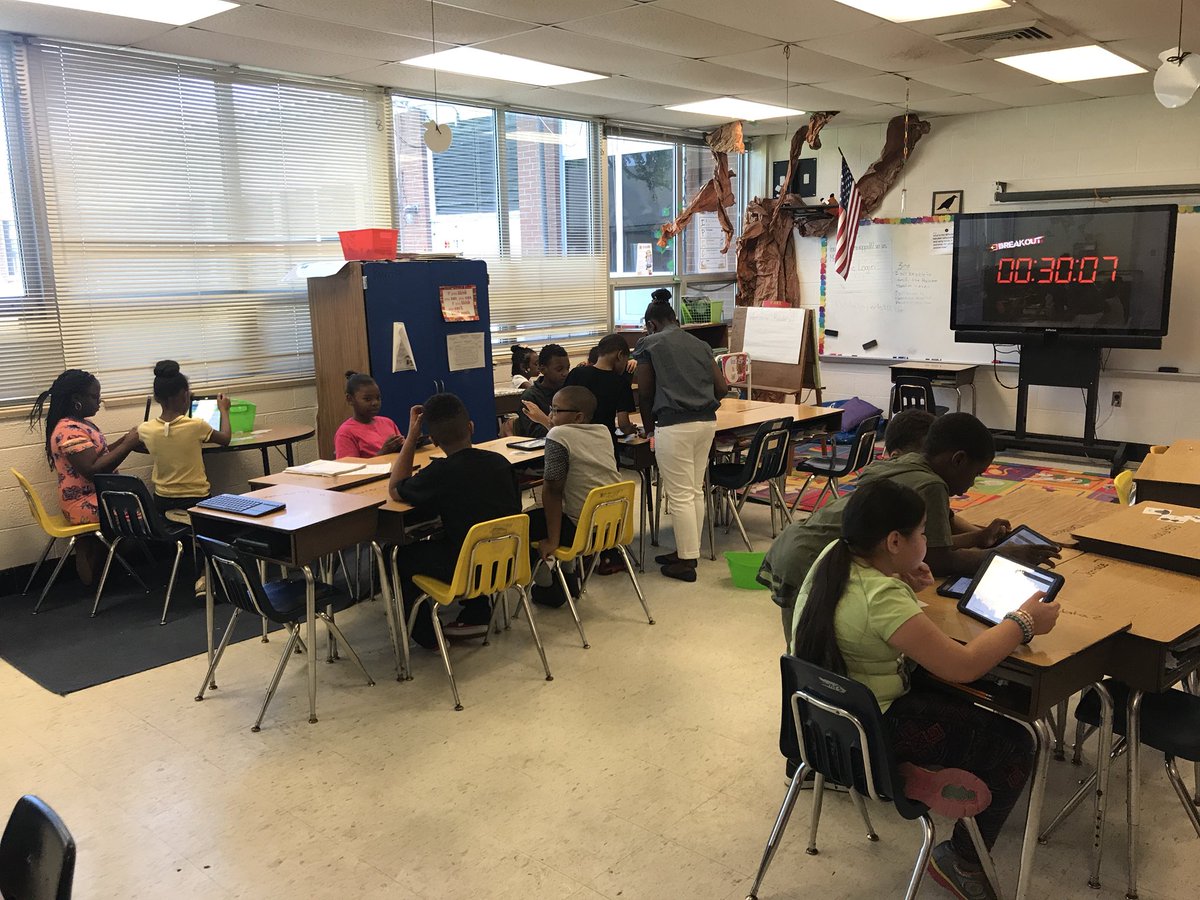 techieteacher24's tweet photo. @ppsdouglasspark third graders broke out of Ancient Egyptian pyramids this morning!! Reviewing reference materials was so much fun😁📚 #edtecch #ppsva #digitalbreakout https://t.co/n06i2RjPGi