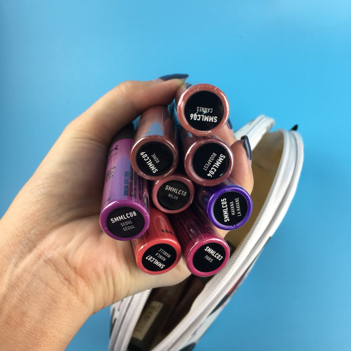 Viviennewonder's tweet photo. แจกครับผม ลิปแมตต์ ของ NYX ไซส์จริง เป็นของใหม่ ทั้งหมด 12 แท่ง พร้อมกระเป๋าใส่น่ารักๆ เอาไปคนเดียวทั้งเซ็ตเลย แค่ RT + FOLLOW ประกาศ 2 มิถุนายน นาจา ลุย https://t.co/ukg5kiYoA9