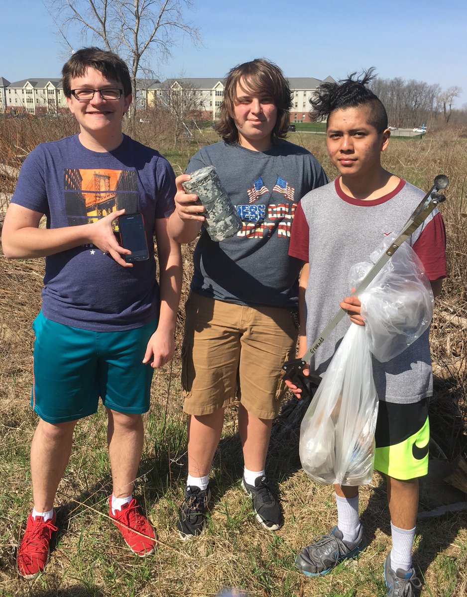 BrockportHighPE's tweet photo. Geocaching class - walked 2+ miles and found 3 great caches! 😄 #CacheInTrashOut https://t.co/wo0rtij4Dk