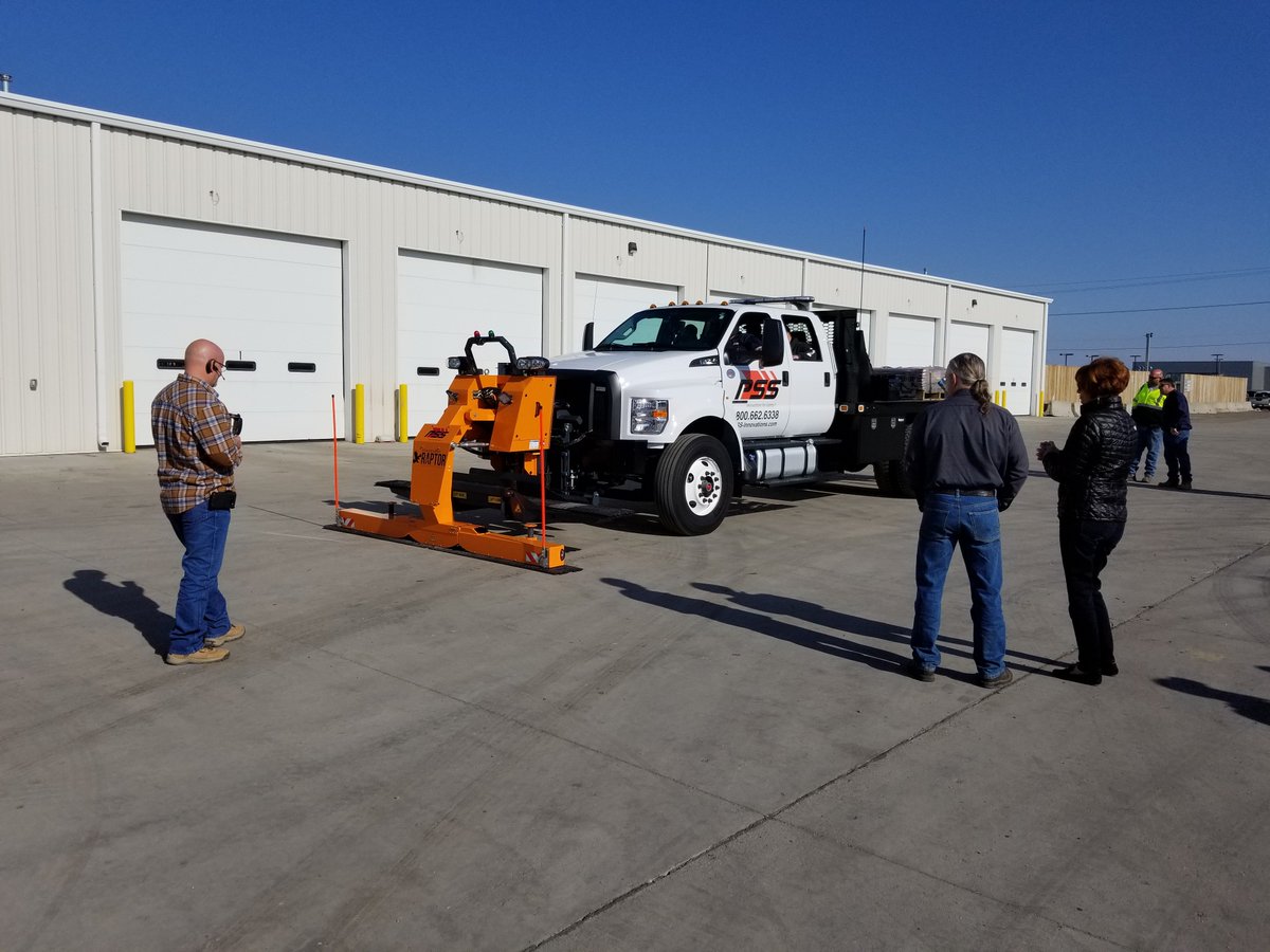 RoadQuakeRAPTOR's tweet photo. Beautiful weather for a demo with @NDDOTFargo! #RoadQuakeRAPTOR #RAPTour2018 #LindaTheTruck https://t.co/atf6rghlgw