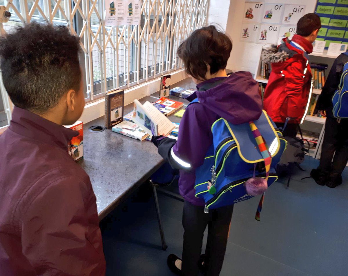 ShacklewellE8's tweet photo. Thanks to @Shacklewell_PA for launching such a great community resource this morning #HonestyLibrary πβΊοΈ https://t.co/NmhbHkHF8l