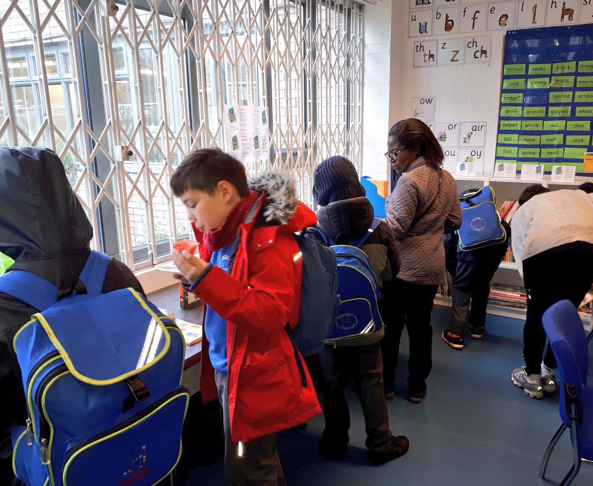 ShacklewellE8's tweet photo. Thanks to @Shacklewell_PA for launching such a great community resource this morning #HonestyLibrary πβΊοΈ https://t.co/NmhbHkHF8l