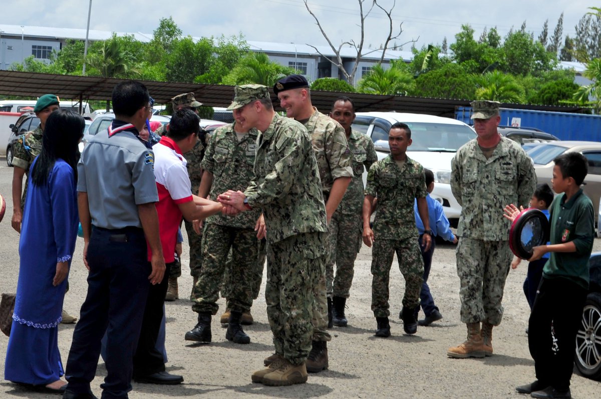 myjointforce's tweet image. Majlis Penyerahan Projek Engineer Civic Action Programme-ENCAP PP18  membina tempat menunggu serta membaiki ‘gutter’ bilik darjah Sekolah Kebangsaan Taman Tawau. 
#DefenceDiplomacy
#PacificPartnership
#teamingforsuccess
#missioneffectiveness
#interoperability
@PacificPartner