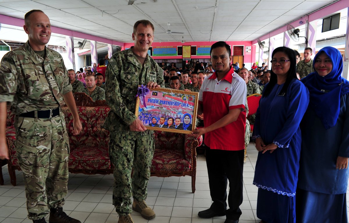 myjointforce's tweet image. Majlis Penyerahan Projek Engineer Civic Action Programme-ENCAP PP18  membina tempat menunggu serta membaiki ‘gutter’ bilik darjah Sekolah Kebangsaan Taman Tawau. 
#DefenceDiplomacy
#PacificPartnership
#teamingforsuccess
#missioneffectiveness
#interoperability
@PacificPartner