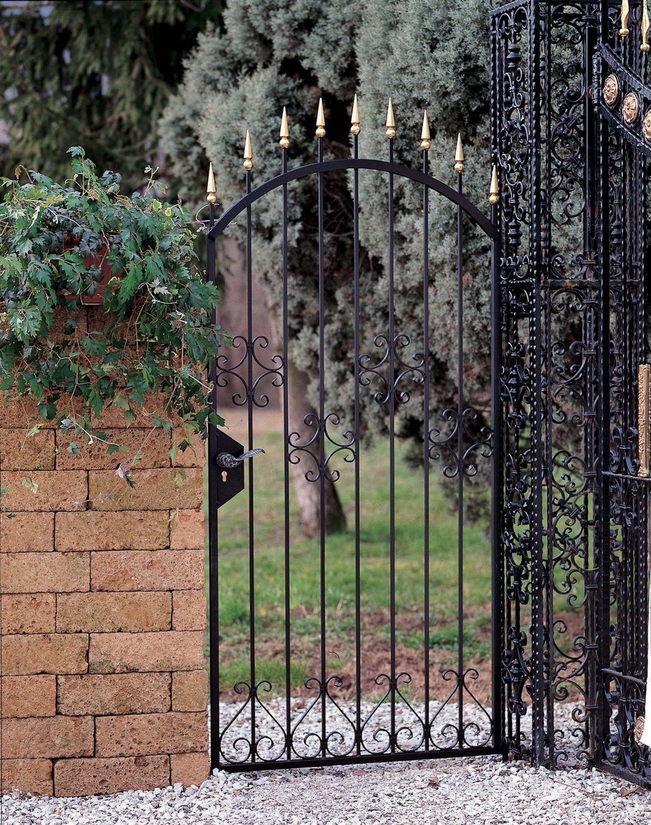 InditalUSA's tweet photo. Our #WroughtIron #Scrolls #Bars #SpearPoints and #Finials make a #Gate to remember

https://t.co/M4iM5ODYpG

#arteferro #irongate #forgedgate  #ironfinials #ironspearpoints #ironfence #iron #exteriordesign #italiandesign #madeinitaly #forged #instadesign #designinspo #gardengate https://t.co/7pUra00CUo