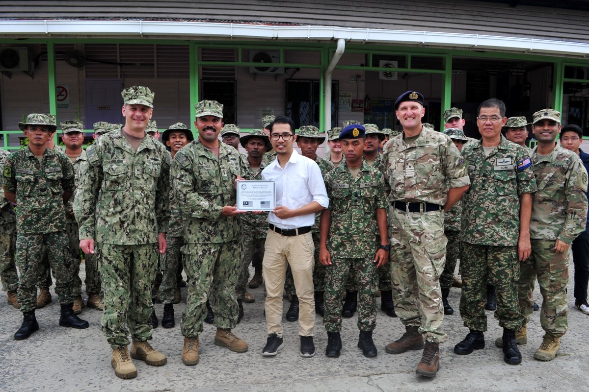 myjointforce's tweet image. Penyerahan projek Engineer Civic Action Programme-ENCAP Pacific Partnership 2018 mengecat bangunan klinik dan memperbaiki serta mebina tangki air Klinik Merotai Besar
#DefenceDiplomacy
#PacificPartnership
#teamingforsuccess
#missioneffectiveness
#interoperability
@PacificPartner