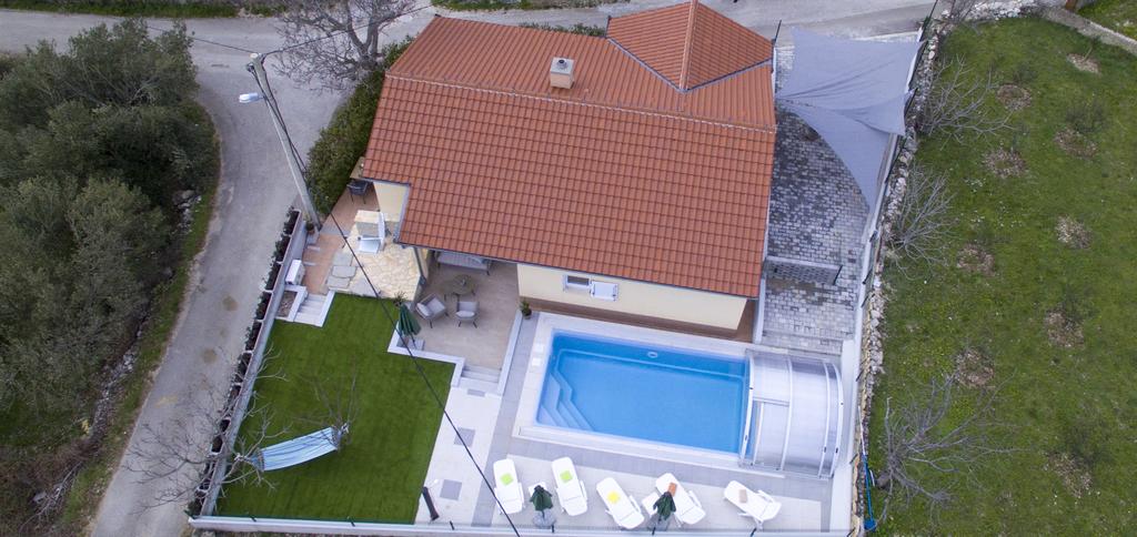 VacadaInfo's tweet photo. Charming property with pool placed on a beautiful and detached location - #Šestanovac #Dalmatia #Croatia https://t.co/wsRRwZ0Adf https://t.co/CLR3oDsWi6