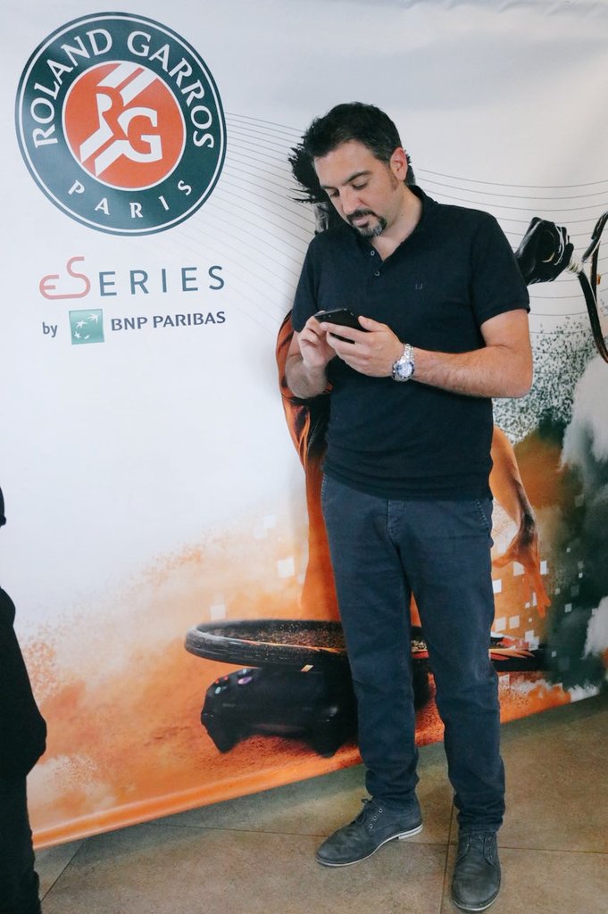 Pomeriggio davvero super nella sede @BNLPeople di Piazza Fiume a #Roma in compagnia di tanti amici per sfidarci virtualmente a tennis con <a href="/WeAreTennisITA/">We Are Tennis Italia</a> #eSports, in attesa degli <a href="/InteBNLdItalia/">Internazionali BNL d'Italia</a> #WeAreTennisIta #RGeSeries #RG18 #ad 🎾