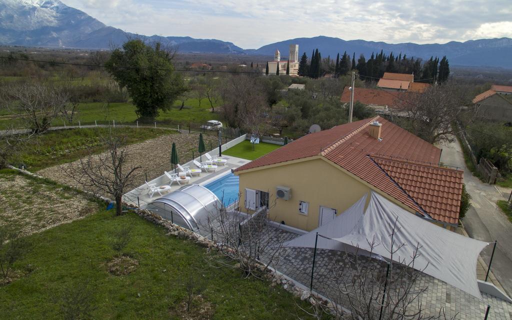 VacadaInfo's tweet photo. Charming property with pool placed on a beautiful and detached location - #Šestanovac #Dalmatia #Croatia https://t.co/wsRRwZ0Adf https://t.co/CLR3oDsWi6