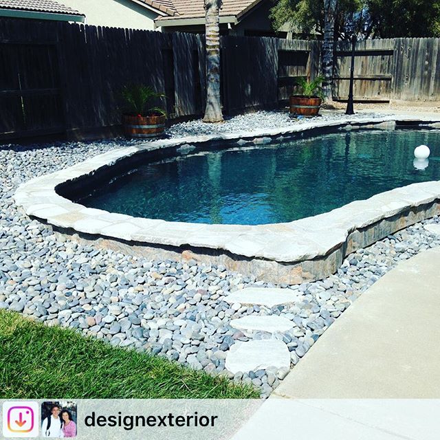 geremiapools's tweet image. #Repost from @designexterior. 
Sweet little project in a small backyard built by  @geremiapools.  It is raised in the front instead of the back.  #smallbackyard #sweetlittleproject #onestepup #deckjets