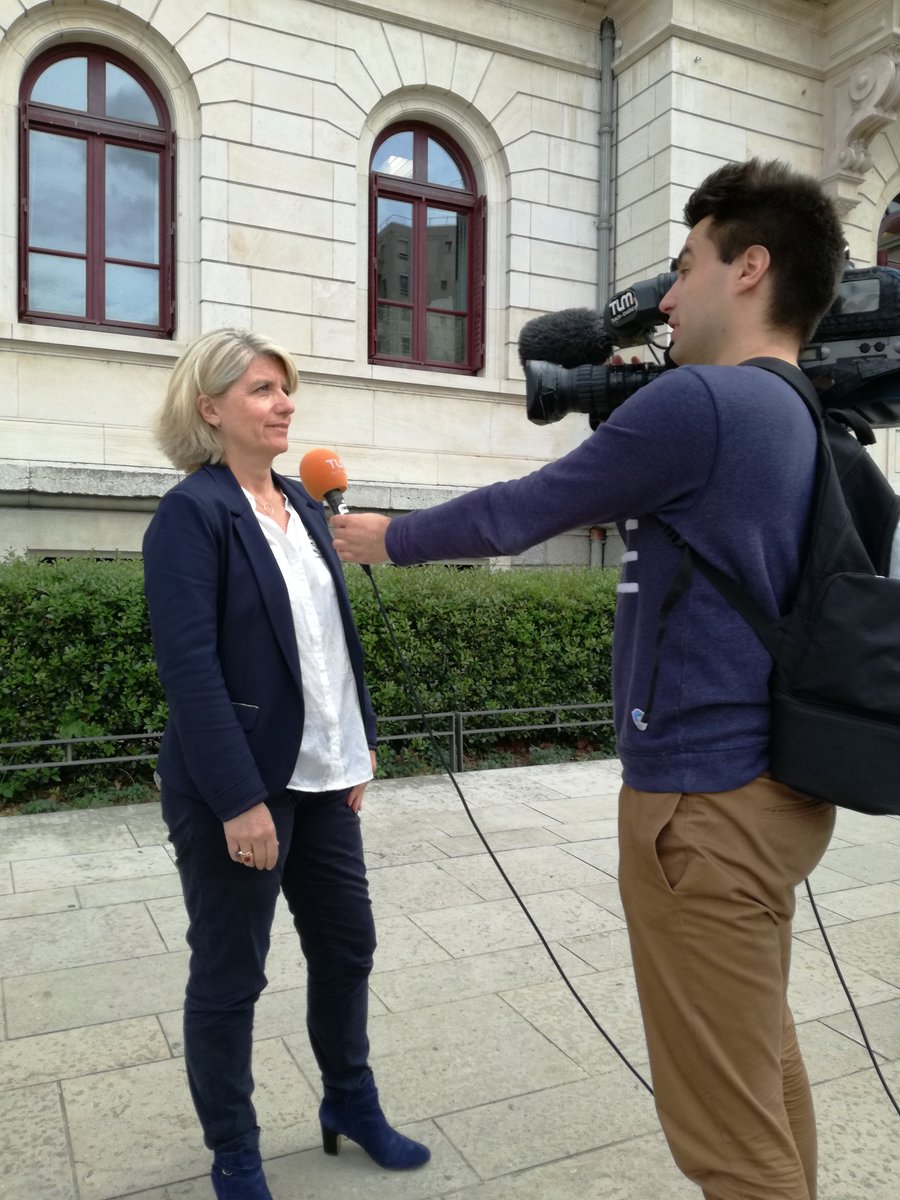 Interview @TLMLyon pour les 40 ans du métro, <a href="/VilledOullins/">Ville d'Oullins</a> bientôt 5 ans que la ligne B est arrivée, dernière commune équipée, en attendant son prolongement jusqu'aux Hôpitaux Sud avec une nouvelle station à Oullins Centre @SYTRAL_RHONE
Diffusion JT 18h30