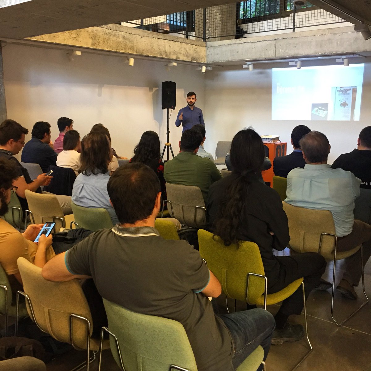 Girişimcileri buluşturan Mayıs Maker Meet-Up başladı! Yasir Çiçek bizlere @Robotistan ı anlatıyor🔈 #makerhareketi #makermeetup #maker