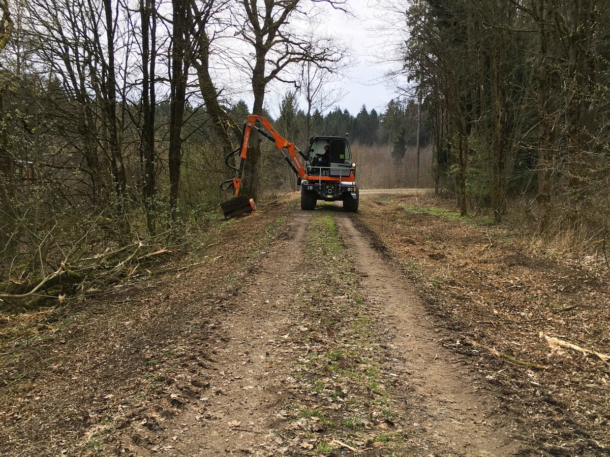 Energreenspa's tweet photo. Changing the day into pleasant work!
ILF S1500 with telescopic arm F12 and forestry head with fixed teeth.
#ILFs1500 #SelfPropelled #ProfessionalMachines #F12 #Forestry #TelescopicArm #Germany #EnergreenGermany https://t.co/fadHwGy0NB